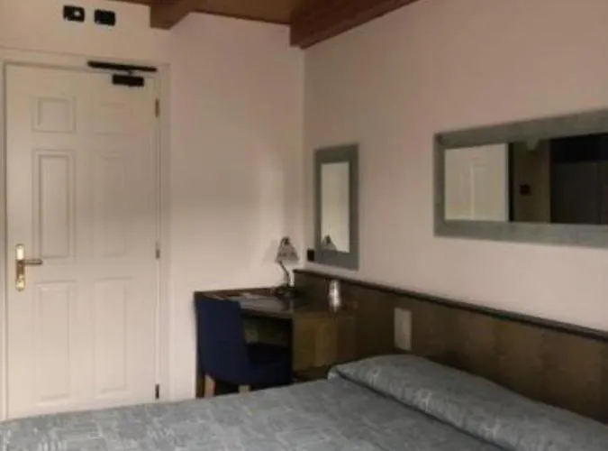 Moizi Hotel 3*